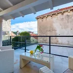 Apartament Amoroza *
