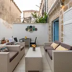 Amoroza Apartment