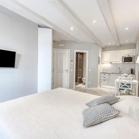 Amoroza 公寓 察夫塔特