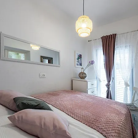 Amoroza Apartment *